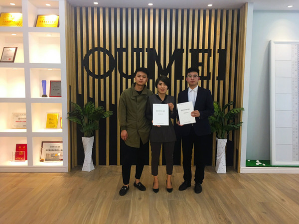 簽約合影_副本.jpg 簽約合影_副本.jpg